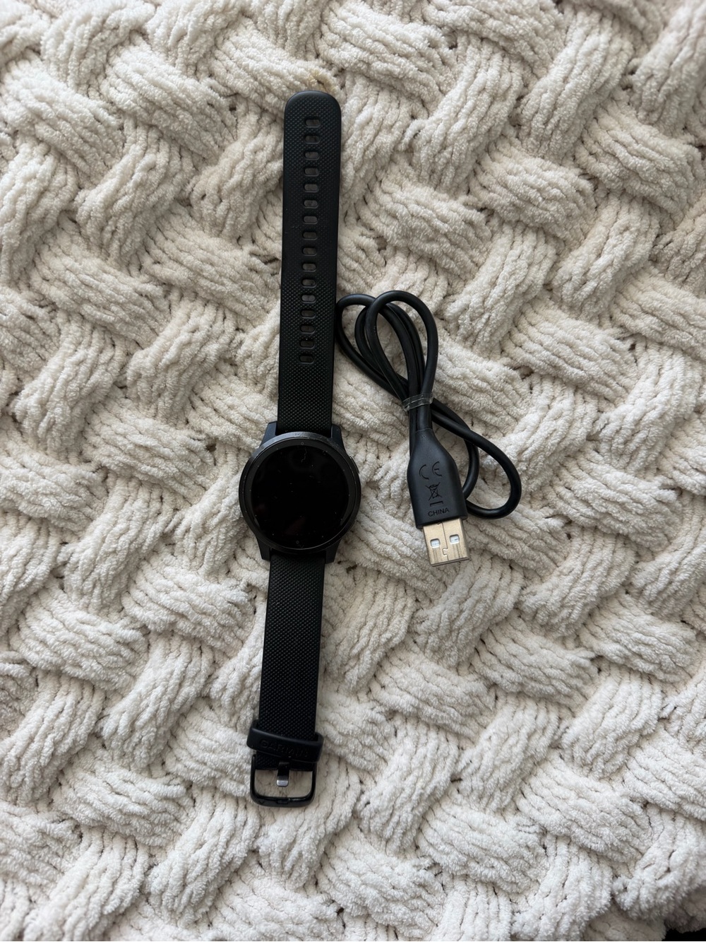garmin Black Round Smartwatch with USB Charging Cable